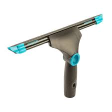 COMBINATOR handle as you daily squeegee handle by simply inserting the soft rubber ring (included) into the handle and attaching your LIQUIDATOR 2.0 channel.